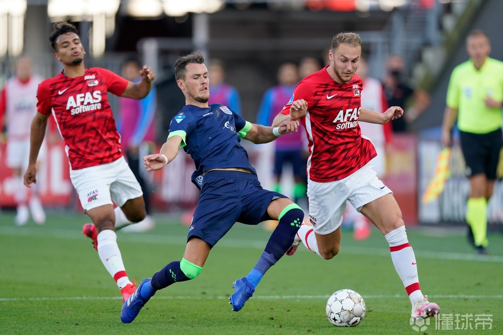 布鲁克林篮网清晨绝杀压哨阿贾克斯迎葡超关键赛，网友：巴黎圣日耳曼篮板制胜备战足总杯